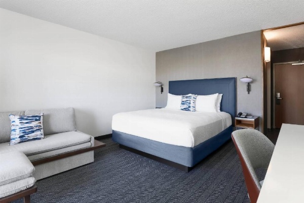 Courtyard by Marriott Tucson Airport image 10