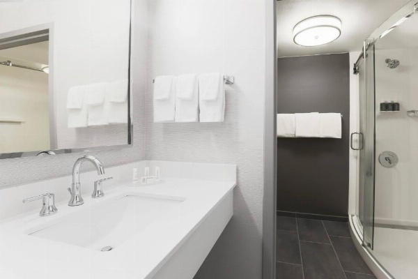 Courtyard by Marriott Tucson Airport image 16