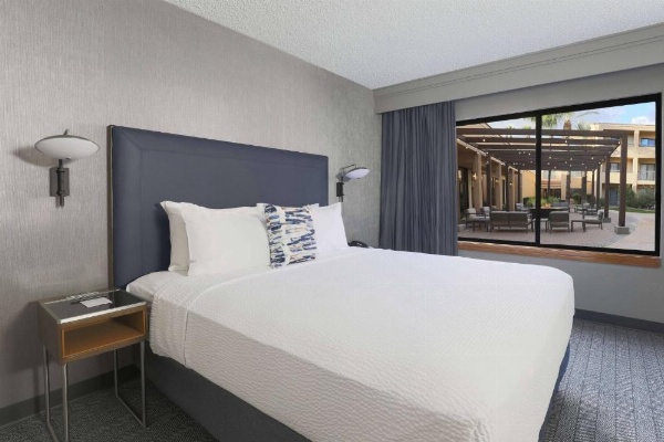 Courtyard by Marriott Tucson Airport image 18