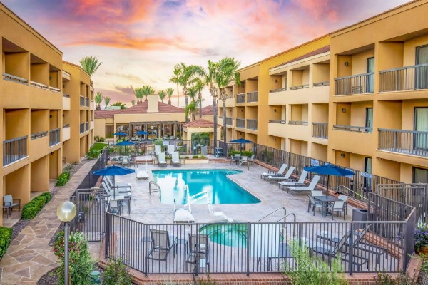 Courtyard by Marriott Tucson Airport image 26
